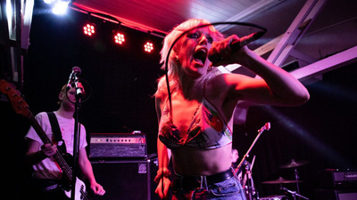 Amyl and The Sniffers